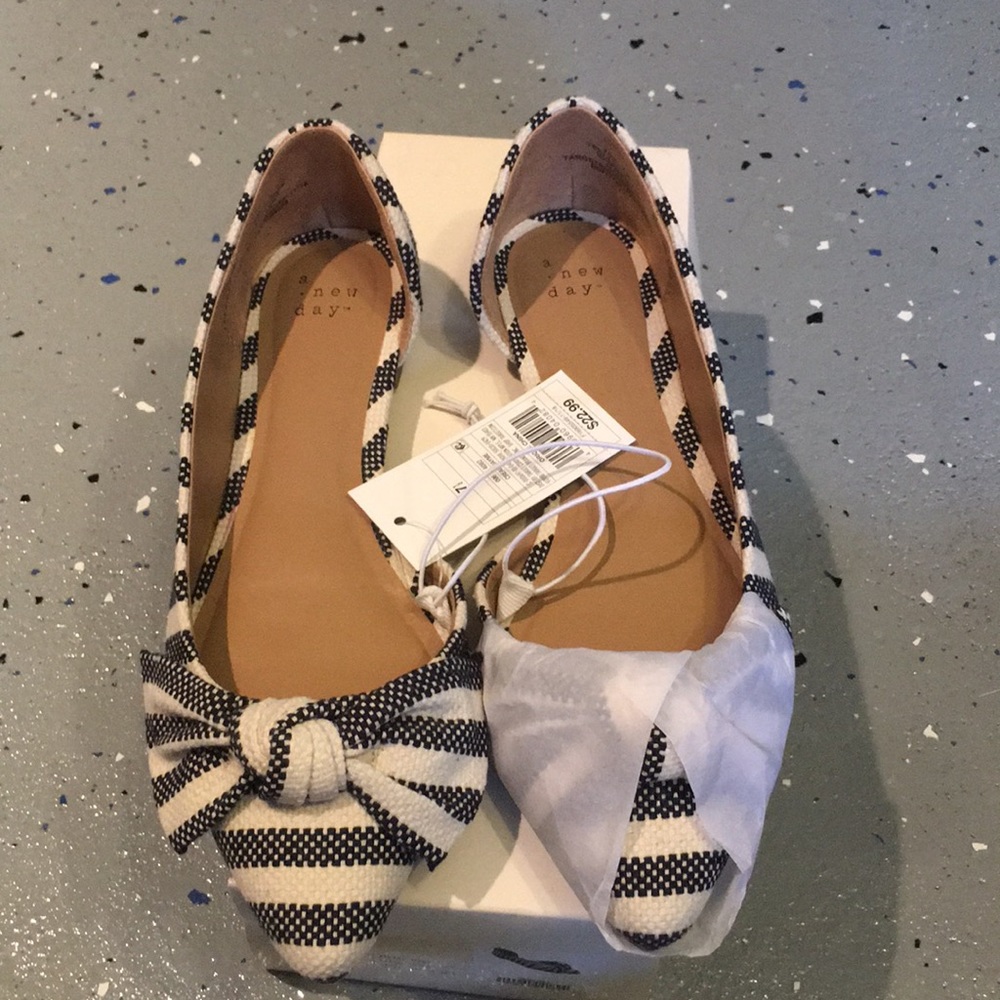 Striped flats with a bow!